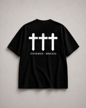 Camiseta negra LaMisa Collection con tres cruces blancas en la espalda.