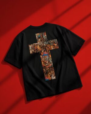 Camiseta negra LaMisa Collection con cruz grande ilustrada en la espalda.